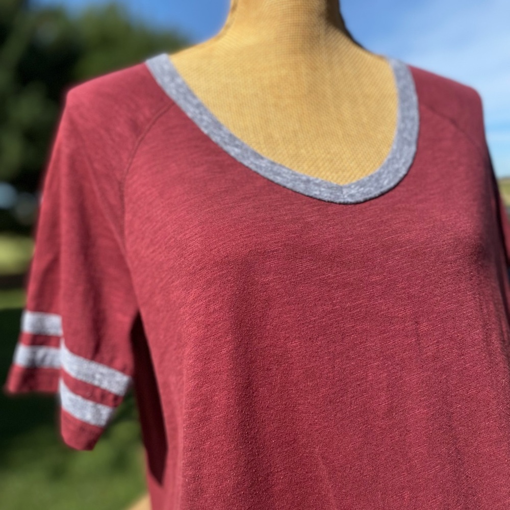 SO Baseball tee Burgundy and grey striped short sleeve tee size Small